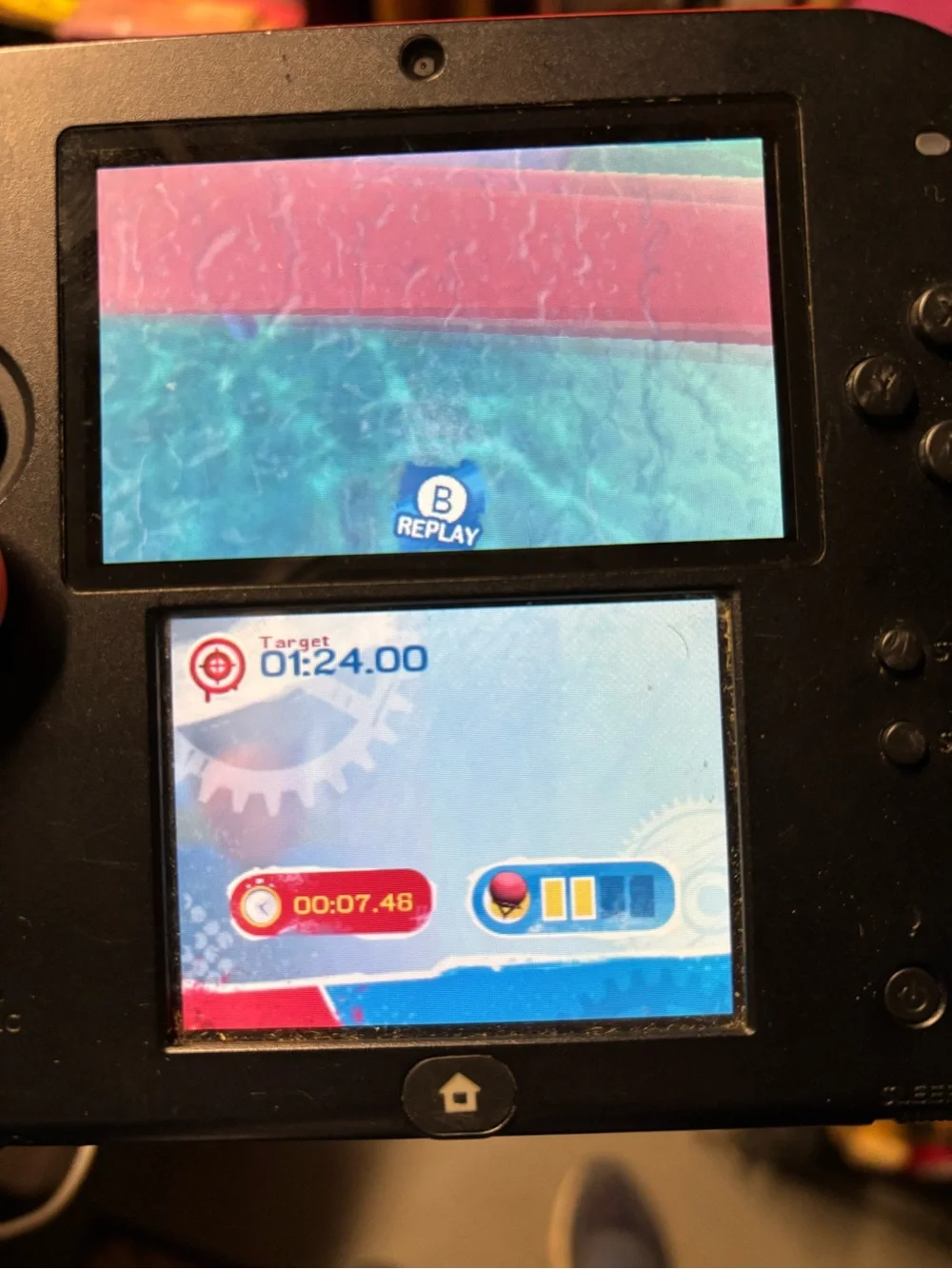 Nintendo 2DS Crimson Red edition. W/Games, Wipeout, Dr.Lautrec, charger, stylus